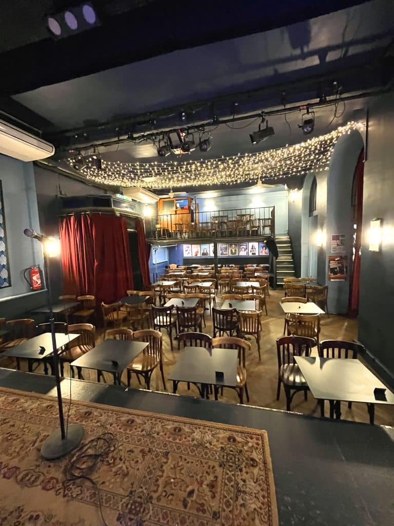 Profitez d'une scène locale avec plusieurs café théatre