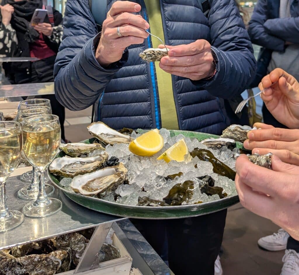 Profitez d'un plateau de fruit de mer pour l'apéro aux Halles de Lyon